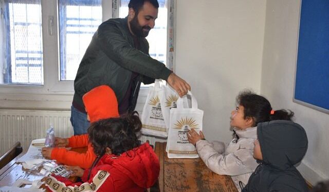 Siverek'te öğrencilere hijyen kiti ve eğitimi verildi