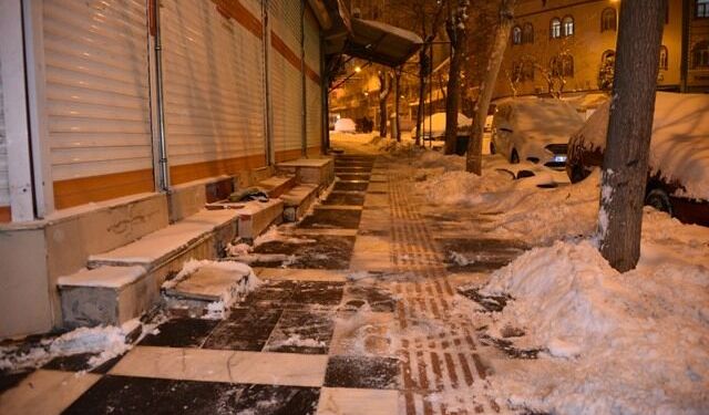 Siverek'te karla mücadele gece boyunca sürüyor