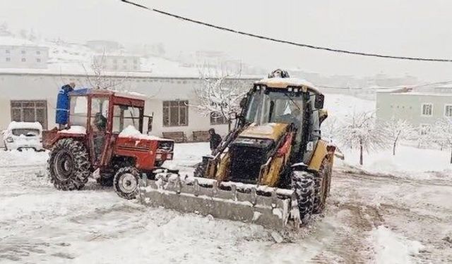 EYYÜBİYE’DE CAMİLER VE YOLLAR KARDAN TEMİZLENDİ