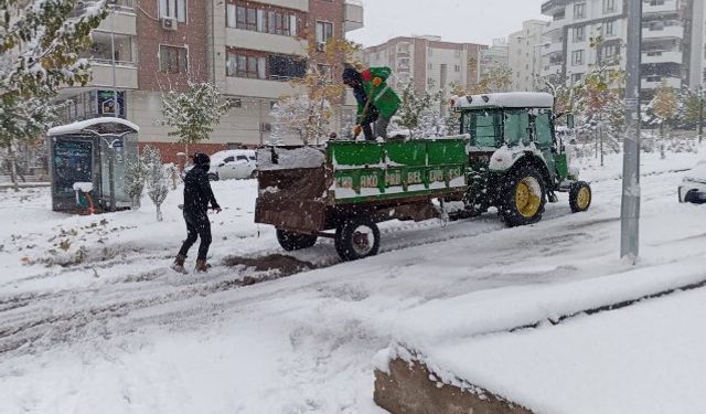 KARAKÖPRÜ BELEDİYESİ KARLA MÜCADELEDE TEYAKKUZDA