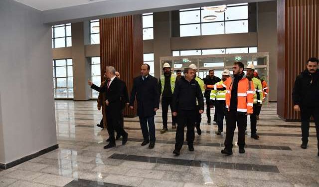 Vali Şıldak "Şanlıurfa Şehir Hastanesi inşaat alanında incelemede bulundu"
