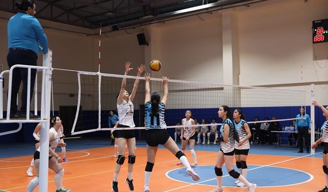 HALİLİYE BELEDİYESPOR YILDIZ KIZLARDA İL ŞAMPİYONU OLDU