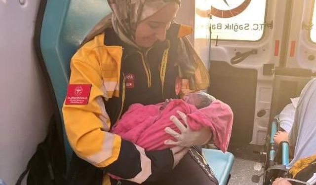 Şanlıurfa’da Ambulansta doğum heyecanı yaşandı.