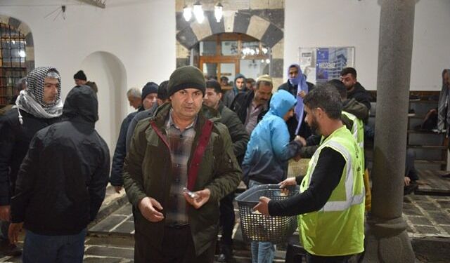 Siverek Belediyesi’nden Berat Kandili ikramı