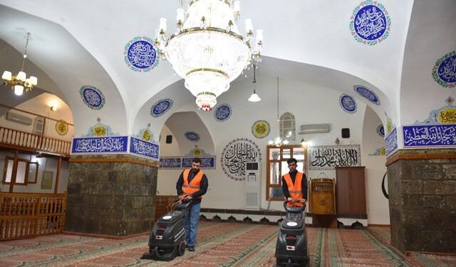 Siverek'te camiler Ramazan öncesi temizleniyor