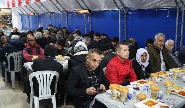 7’DEN 70’E HERKES BÜYÜKŞEHİR’İN İFTAR ÇADIRILARINDA BULUŞTU