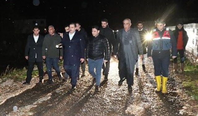 BAŞKAN CANPOLAT VE KAYMAKAM ŞAHİN’DEN GECE SAĞANAK MESAİSİ