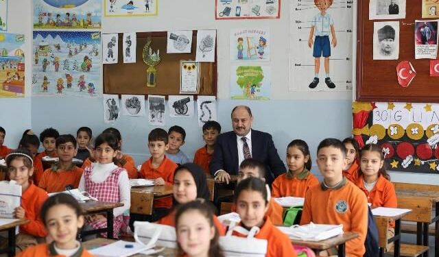 BAŞKAN GÜLPINAR, “HİKAYEMDE KONUĞUM VAR” ETKİNLİĞİNDE ÖĞRENCİLERLE BULUŞTU