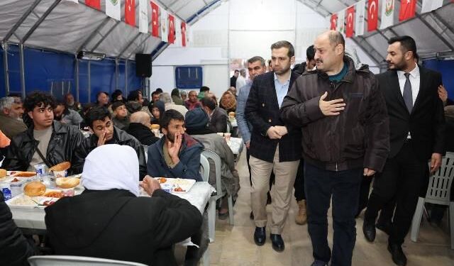 BAŞKAN GÜLPINAR, İFTAR ÇADIRINDA VATANDAŞLARLA BULUŞTU