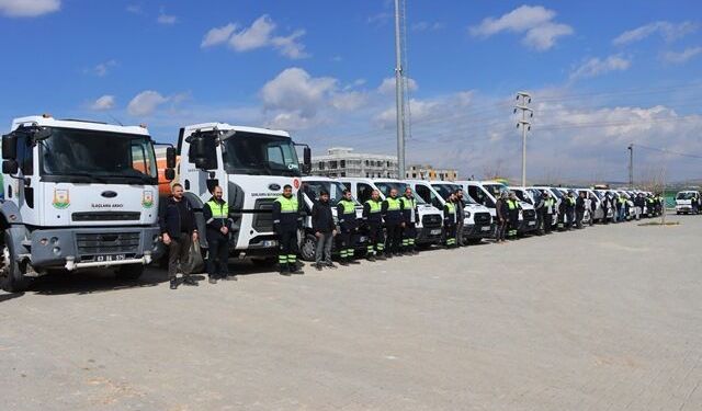 BÜYÜKŞEHİR’DEN SİVRİSİNEK VE HAŞERELERE KARŞI YOĞUN MESAİ