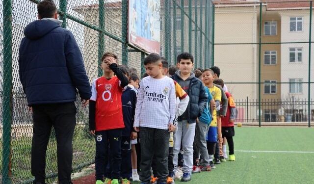 KARAKÖPRÜ’DE ÇOCUKLAR SPORLA BÜYÜYOR