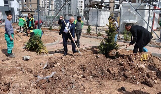 KARAKÖPRÜ’DE PARKLAR YAZ SEZONUNA HAZIRLANIYOR