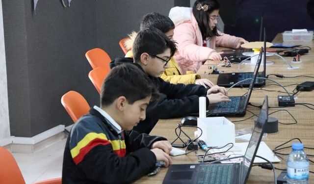 KARAKÖPRÜ’NÜN MİNİK MUCİTLERİ TEKNOFEST’E HAZIRLANIYOR