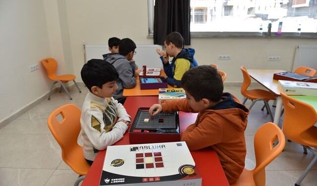 Öğretmen Neşet Hanpolat Gençlik ve Spor Kampüsündeki kurslara yoğun ilgi