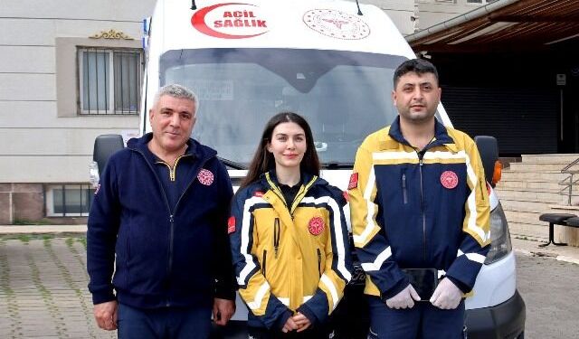 Ambulansta Mucize Doğum: Paramediklerin Zamanla Yarışı