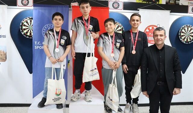 23 NİSAN ÇOCUK BAYRAMI DART TURNUVASINDA ÖDÜLLER SAHİPLERİNİ BULDU