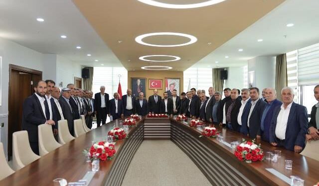 BAŞKAN GÜLPINAR, SURUÇLU MUHTARLARIN TALEPLERİNİ DİNLEDİ