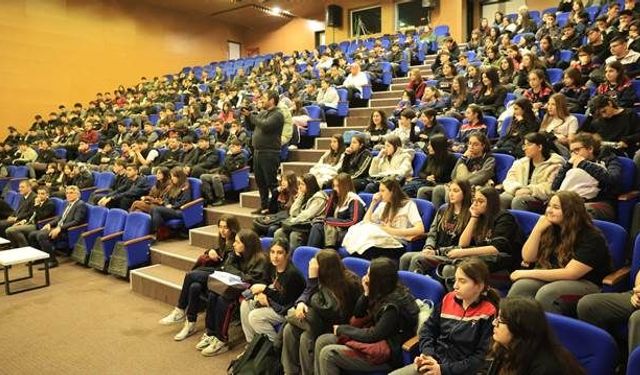 BAŞKAN NİHAT ÇİFTÇİ, GENÇLERLE TECRÜBELERİNİ PAYLAŞTI