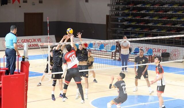 ŞANLIURFA BÜYÜKŞEHİR BELEDİYESİ GENÇ ERKEKLER VOLEYBOL TAKIMI FİLEDE İDDİALI