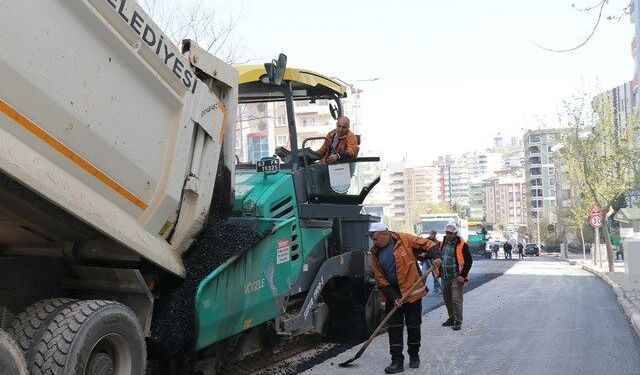 ŞANLIURFA BÜYÜKŞEHİR BELEDİYESİ’NDEN KARAKÖPRÜ’DE YOĞUN ASFALT MESAİSİ