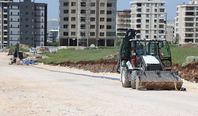 BÜYÜKŞEHİR, GÜZELYURT’TA ALTYAPI VE YOL ÇALIŞMALARINA HIZ VERDİ