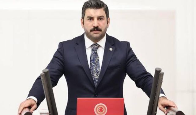 Eyyüpoğlu "sevdiklerinizle birlikte sağlık dolu, mutlu bir bayram geçirmenizi diliyorum.”