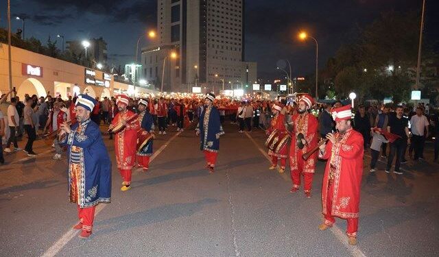HALİLİYE MEHTERANI 19 MAYIS KORTEJİNE DAMGA VURDU