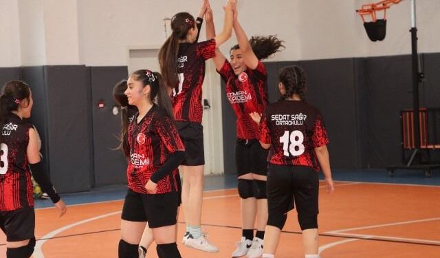KARAKÖPRÜ’DE VOLEYBOL HEYECANI BAŞLADI!