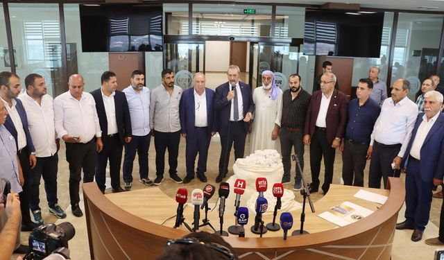 Şanlıurfa’da 2026’nın İlk Pamuğu Satıldı