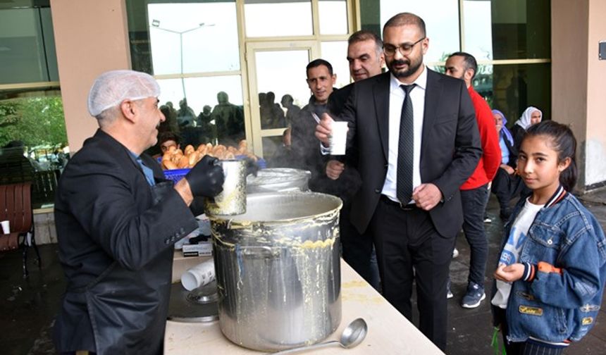 Siverek  Devlet Hastanesinde her sabah bin kişiye çorba ikram ediliyor