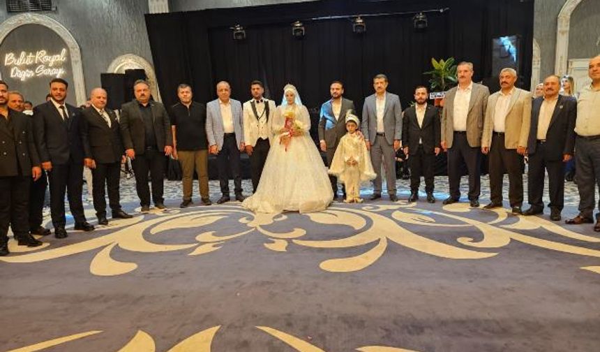 Siyaset ve İş Dünyasını Bir Araya Getiren Düğün