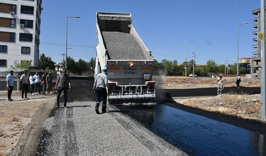 Siverek’te Sathi Asfalt Kaplama Çalışmaları Sürüyor