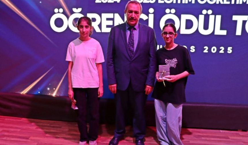 BAŞKAN MEHMET KAYA BİGEP ÖDÜL TÖRENİ'NE KATILDI