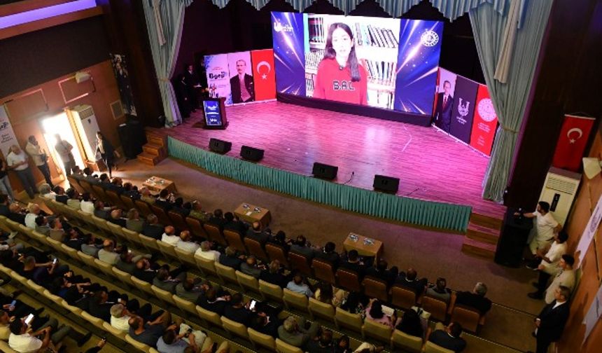 BAŞARILI ÖĞRENCİLER ÖDÜLLENDİRİLDİ