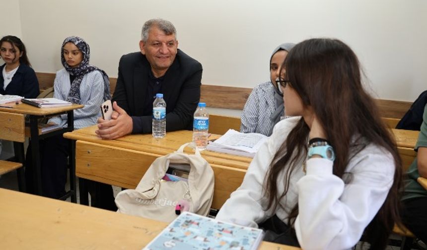 BAŞKAN: AYHAN’DAN ÖĞRENCİLERE MORAL MOTİVASYON ZİYARETİ