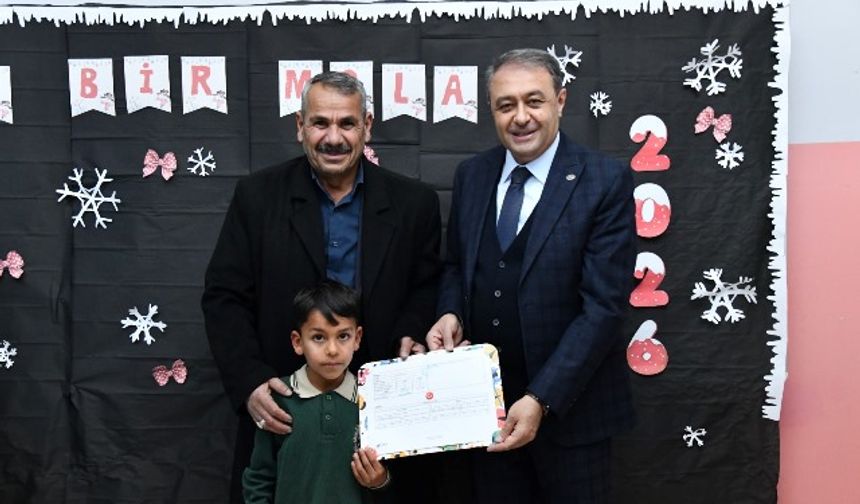 Vali Şıldak "tüm öğrencilere bol bol kitap okuyacakları, verimli bir tatil dilerim"