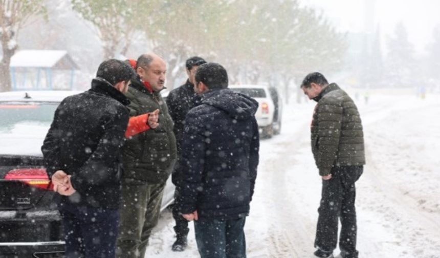 BAŞKAN GÜLPINAR, KARLA MÜCADELEYİ SAHADA İNCELEDİ