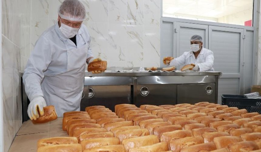 BAŞKAN CANPOLAT: YILDA 830 BİN GLUTENSİZ EKMEK DAĞITIYORUZ