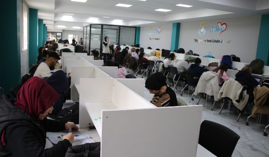 BAŞKAN CANPOLAT’TAN EĞİTİME TAM DESTEK: GENÇLERE ÜCRETSİZ İNTERNET