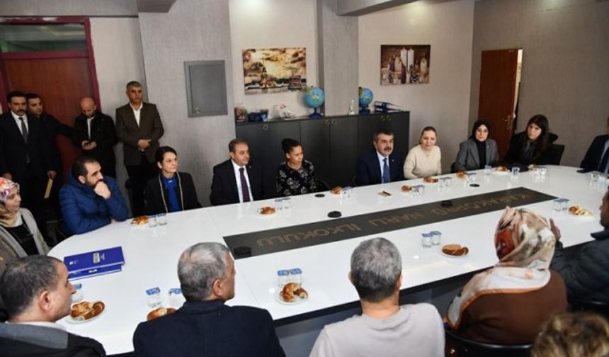 Bakan Tekin, Şanlıurfa'da Çeşitli Ziyaretler Gerçekleştirdi