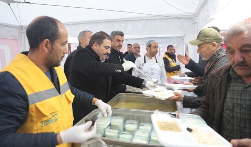 BAŞKAN CANPOLAT VE GÜNBEGİ, İFTAR SOFRASINDA VATANDAŞLARLA BULUŞTU