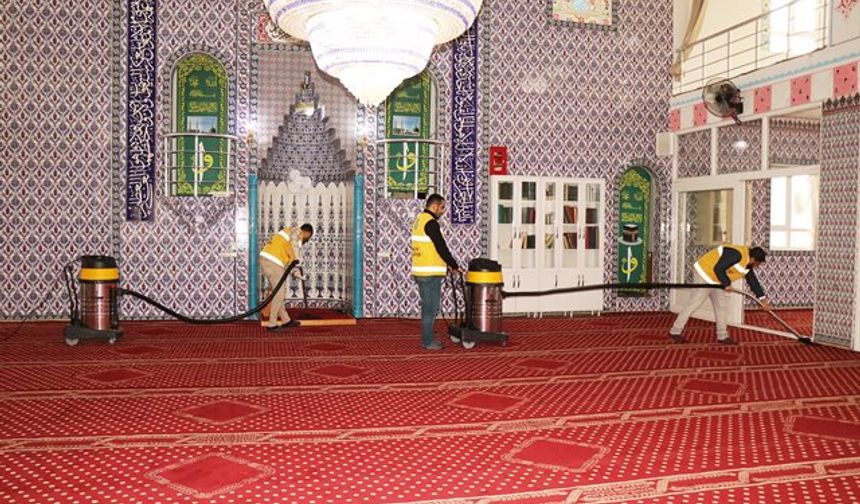HALİLİYE’DE RAMAZAN ÖNCESİ CAMİLERDE TEMİZLİK SEFERBERLİĞİ