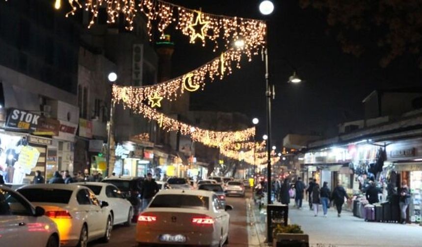 ŞEHRİN KALBİ DİVANYOLU DAHA IŞILTILI HALE GELDİ