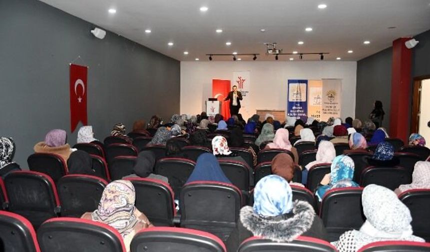 Siverek’te “Güçlü Kadın, Güçlü Toplum” Sempozyumu Düzenlendi