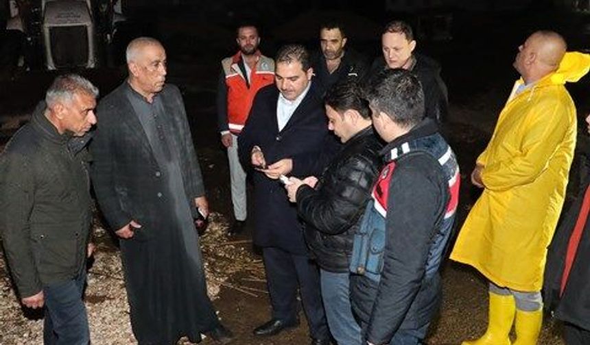 BAŞKAN CANPOLAT VE KAYMAKAM ŞAHİN’DEN GECE SAĞANAK MESAİSİ