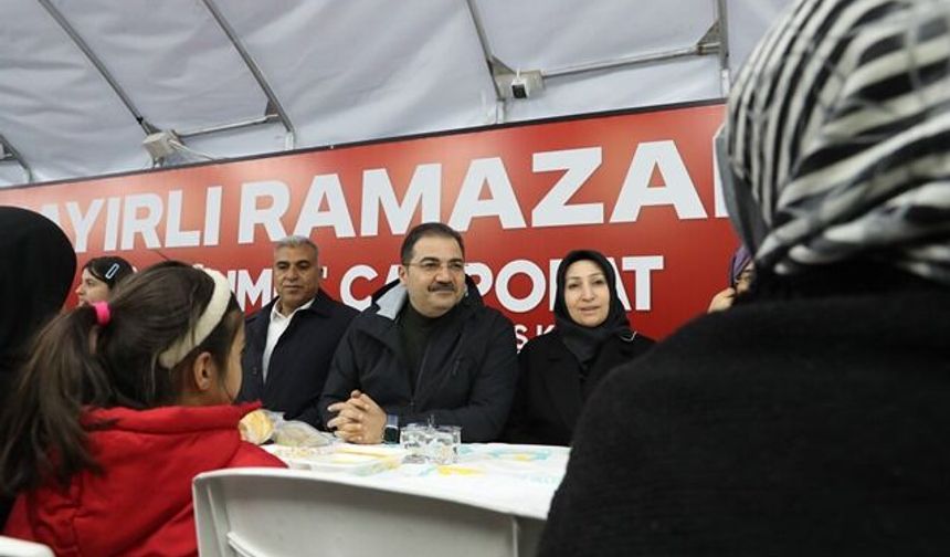 BAŞKAN CANPOLAT VE VEKİL YAZMACI, İFTAR SOFRASINDA  VATANDAŞLARLA BULUŞTU