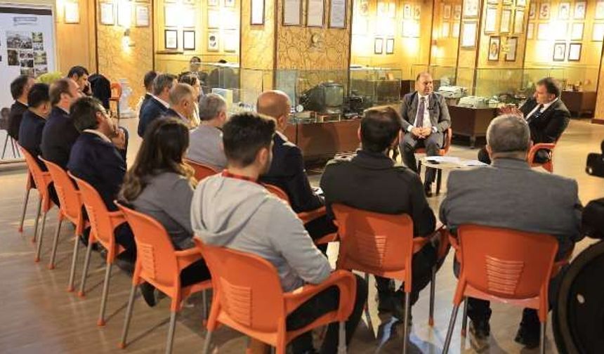 NİHAT ÇİFTÇİ MEDYA TEMSİLCİLERİYLE AÇIK OTURUMDA BULUŞTU