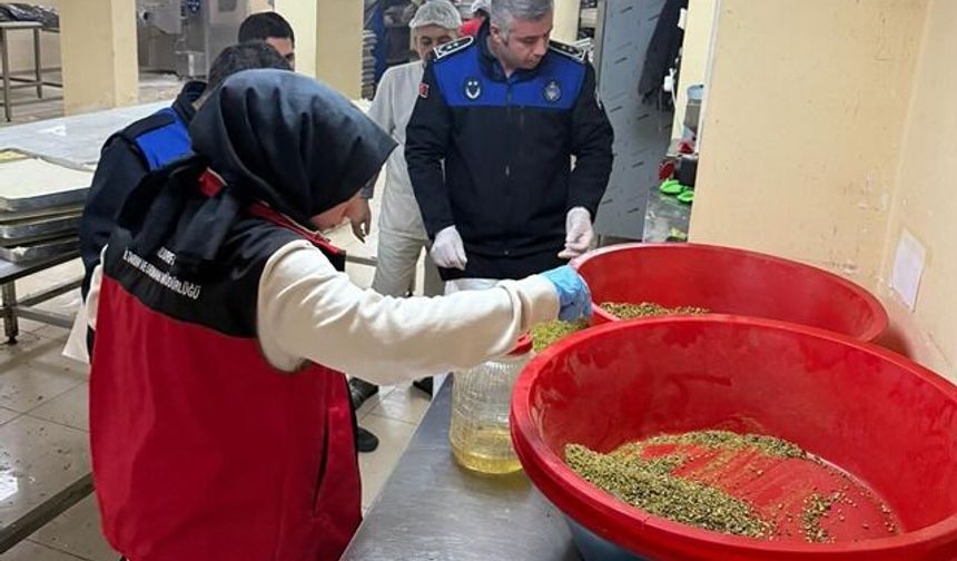 HALİLİYE’DE GIDA DENETİMİ: KÜFLÜ CEVİZLERE EL KONULDU