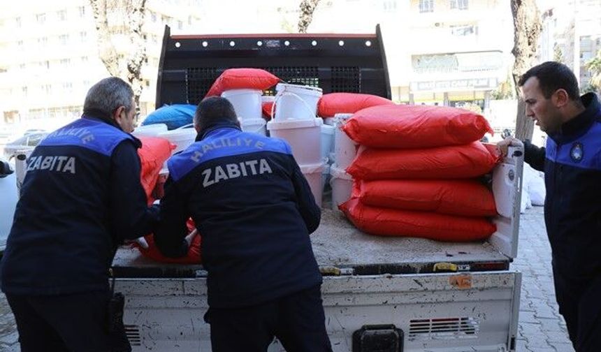 HALİLİYE’DE ZABITA EKİPLERİ 5 TON BUZUK GIDA ELE GEÇİRDİ