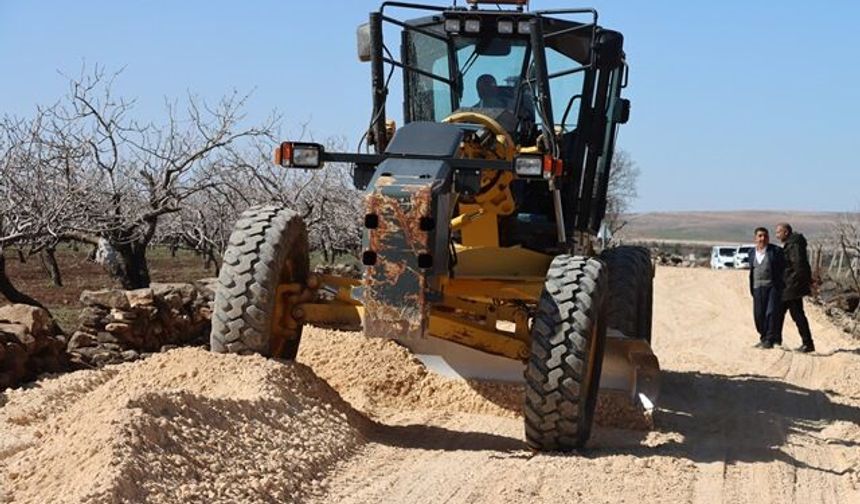 KARAKÖPRÜ’DE KIRSAL YOLLARDA ÇALIŞMALAR SÜRÜYOR